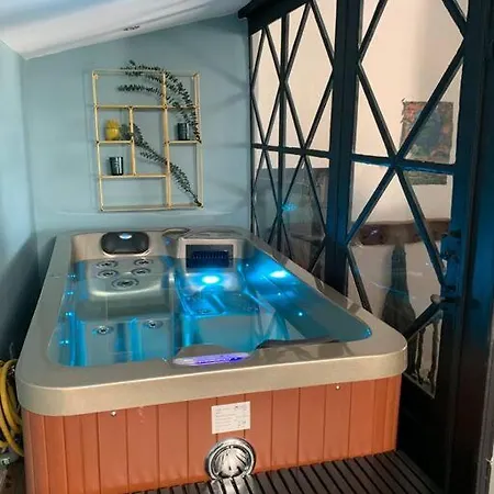 Apartment Magnifique Avec Jacuzzi Coeur De Pau